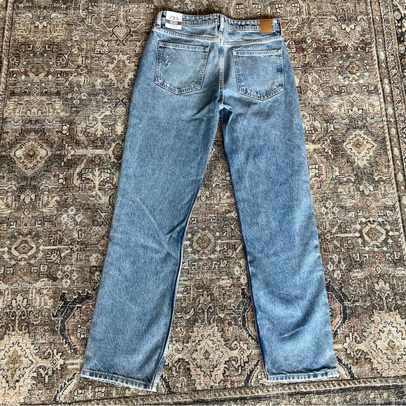 ✨SOLD✨ Zara Mid Rise Straight Leg Jeans - 6 - Picture 3 of 4